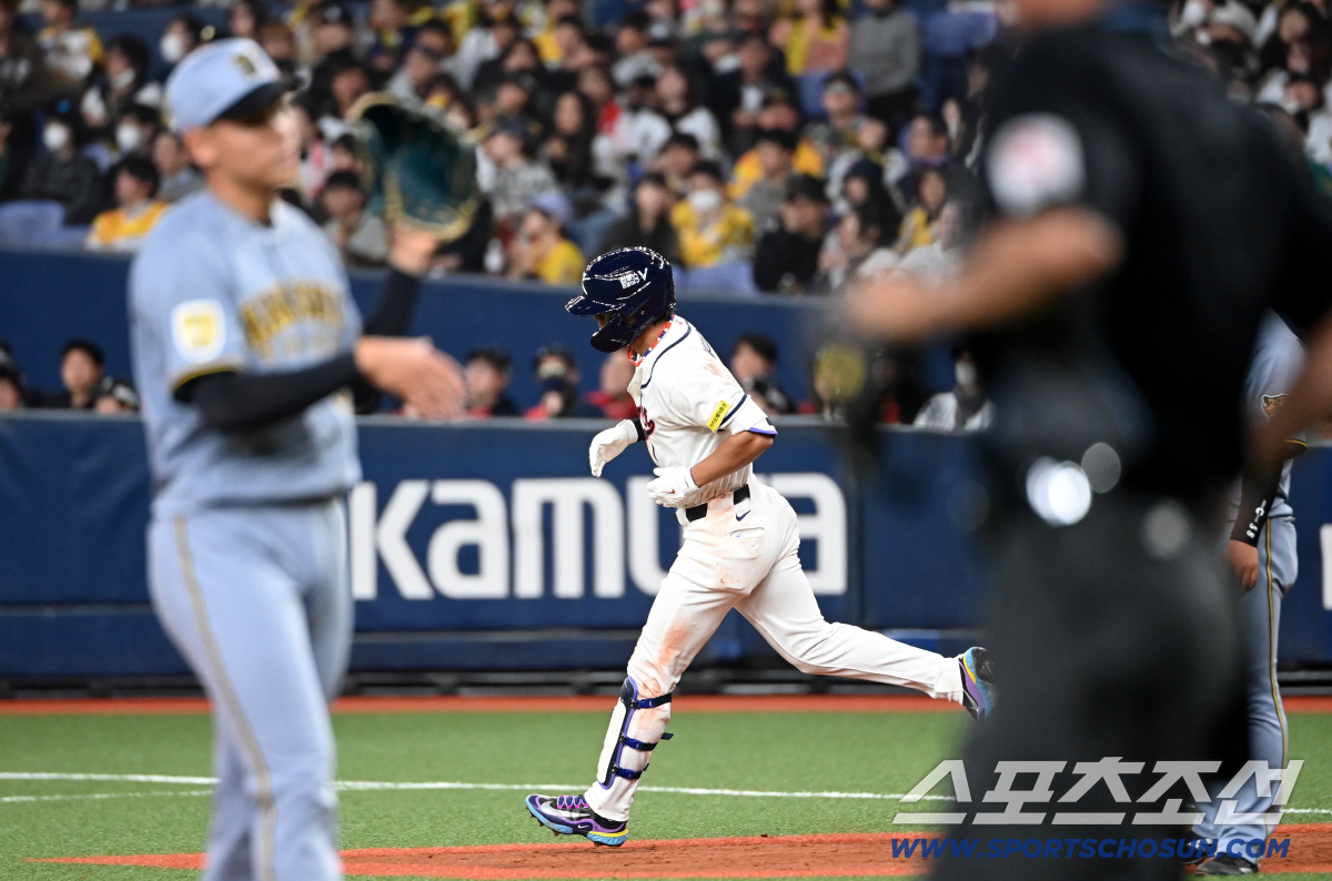 [포토] 동점 솔로포 날린 김도영