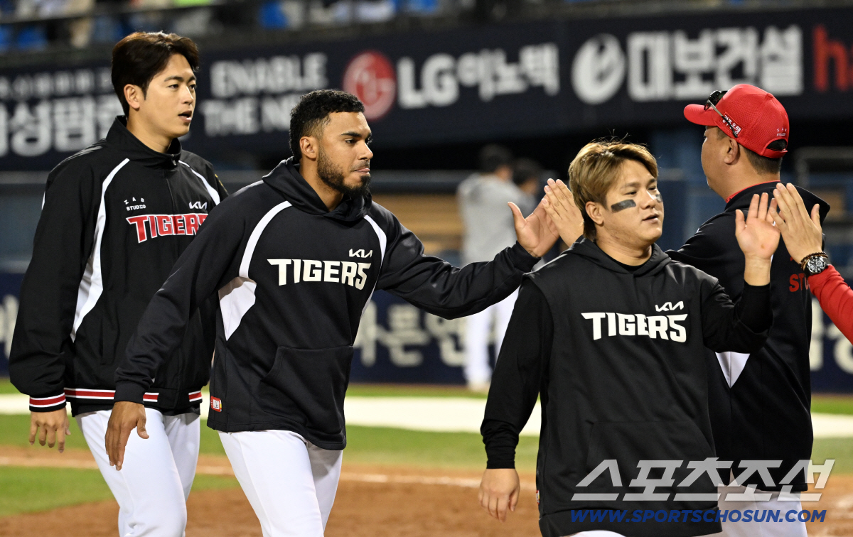 [포토] KIA 카스트로-김선빈, 해냈다